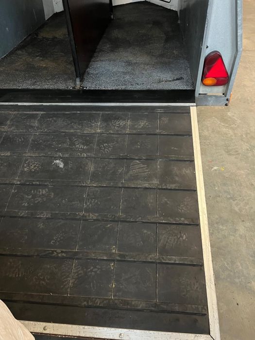 Przyczepa Brenderup do przewozu koni DMC 2400