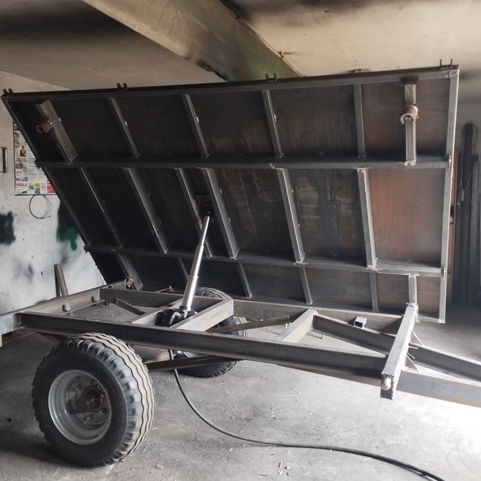 Dwukółka wywrotka jednoosiowa na 3 str.