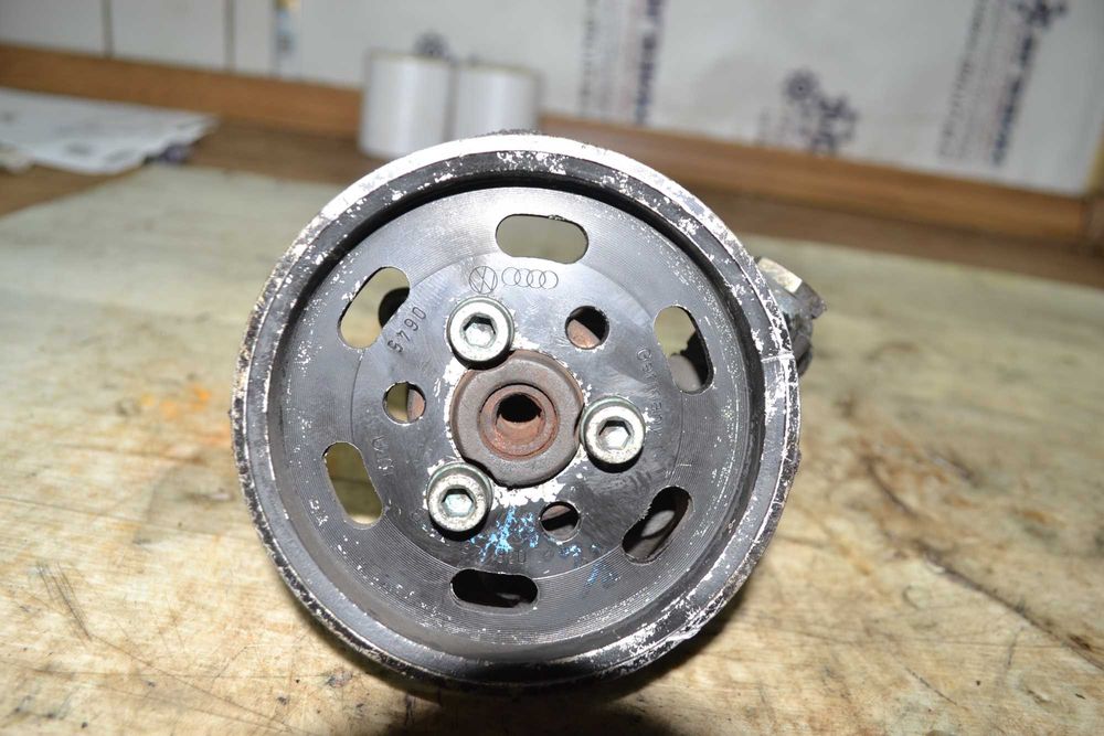 Б/у гідропідсилювач керма Volkswagen Golf 3 Passat B4 Skoda Octavia Seat Ibiza 1.9 D TDI 1J0422154D