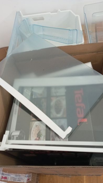 Продам полки для холодильника