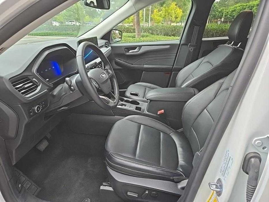 Ford Escape Hybrid Platinum 2025 — почти новый гибрид