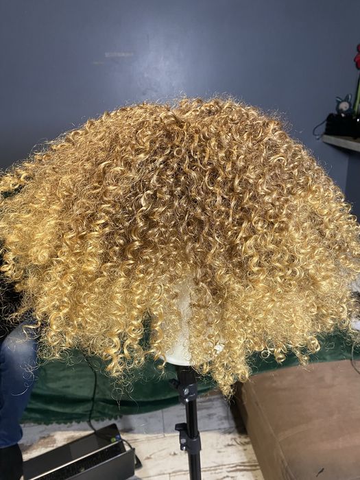Nowa peruka afro