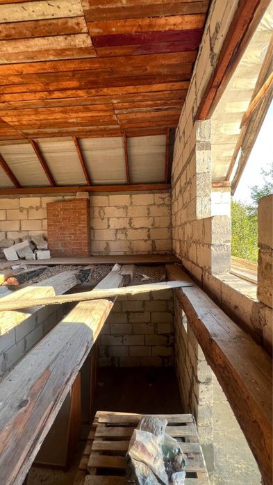 Продаж будинка у с. Міжгірʼя центр недобудова