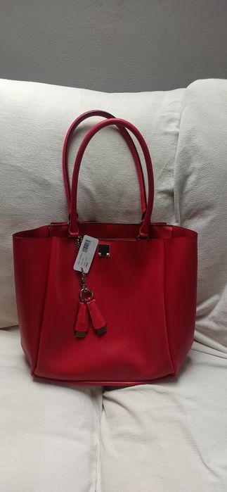 Guess czerwona torebka.