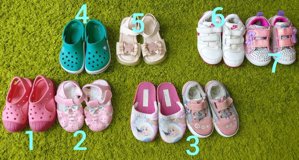 Лот Літнього  взуття для дівчинки, босоніжки,Crocs, кеди,кросівки Nike 20 до 25 розміру