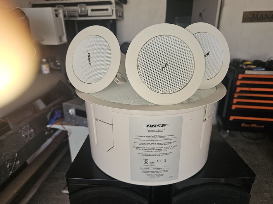 Sistema de Som Bose FreeSpace 3 Series II (Subwoofer + 4 Colunas)