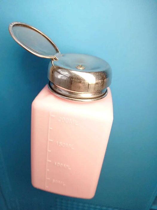 Емкость для жидкости 200 мл с насосом