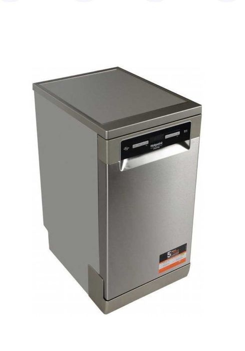 Посудомийна машина окремо стояча.