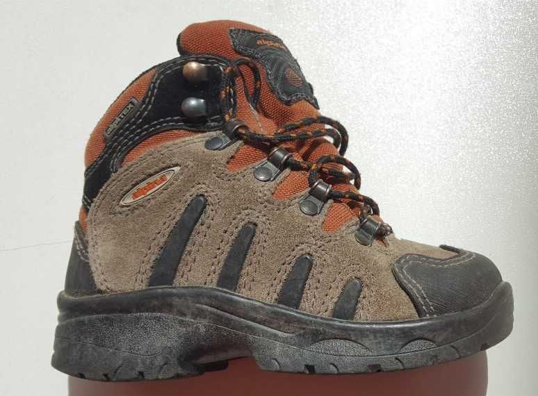 Ботинки, черевики, кросівки