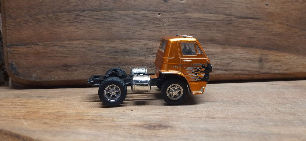 Коллекционная модель грузовика Dodge L600 COE (M2 Machines)