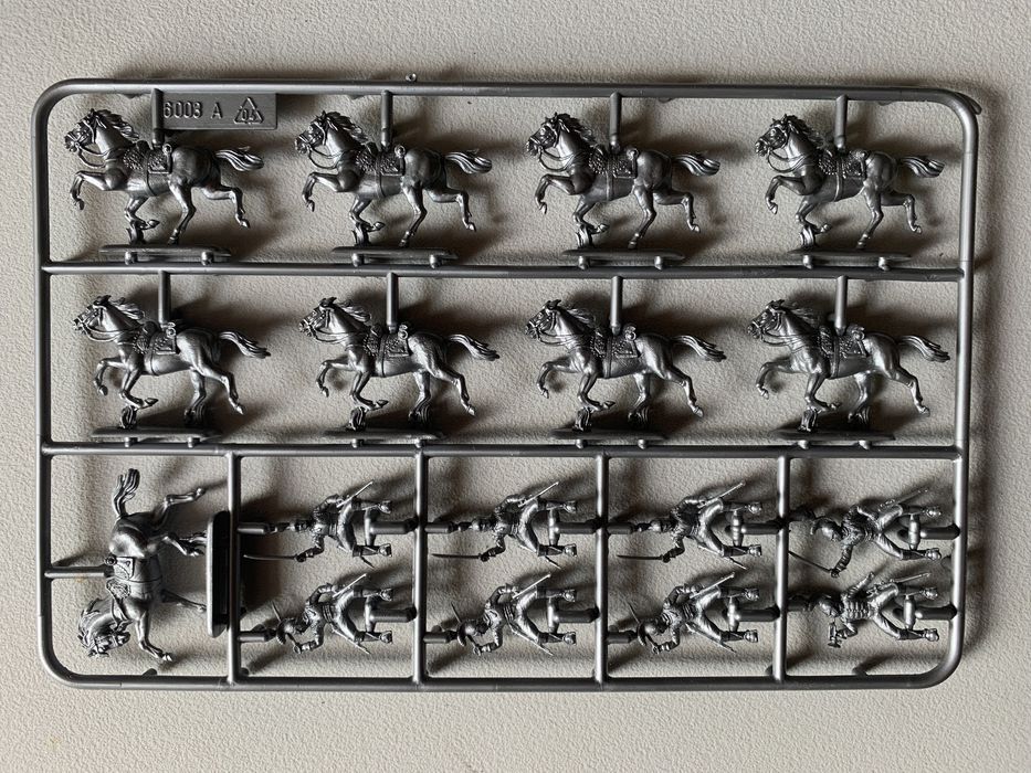 Conjunto de Figurinhas Medievais Destacáveis