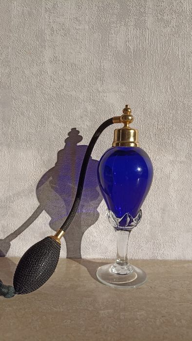 Флакон для духов Cobalt с распылителем.