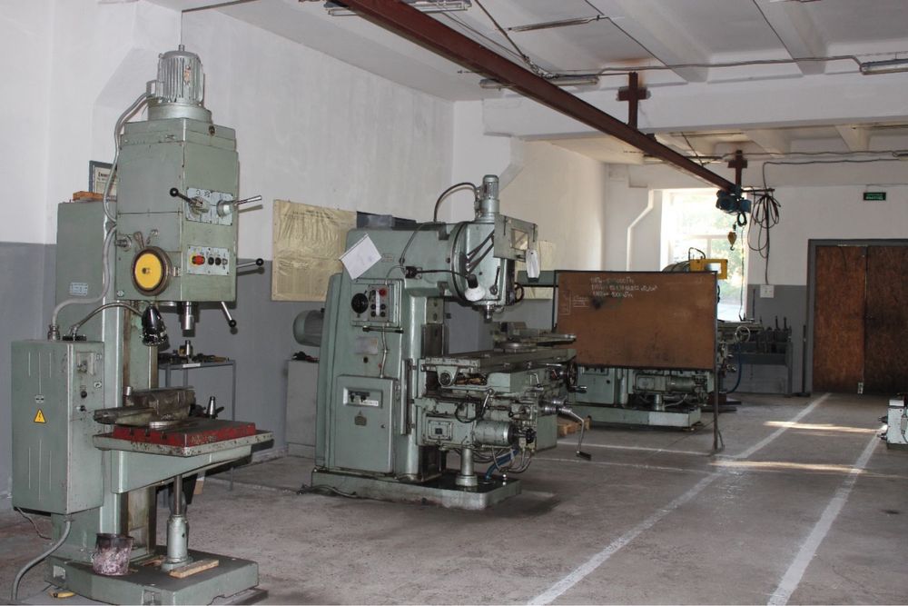 Продам Виробничий комплекс, 4294 м.кв, 1,7 Га ділянка, цеха, склад