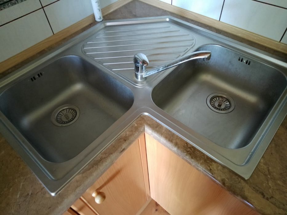 Zlewozmywak narożny z ociekaczem Dominox wraz z baterią