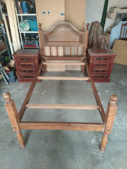 Cama solteiro+ conjunto mesas cabeceira