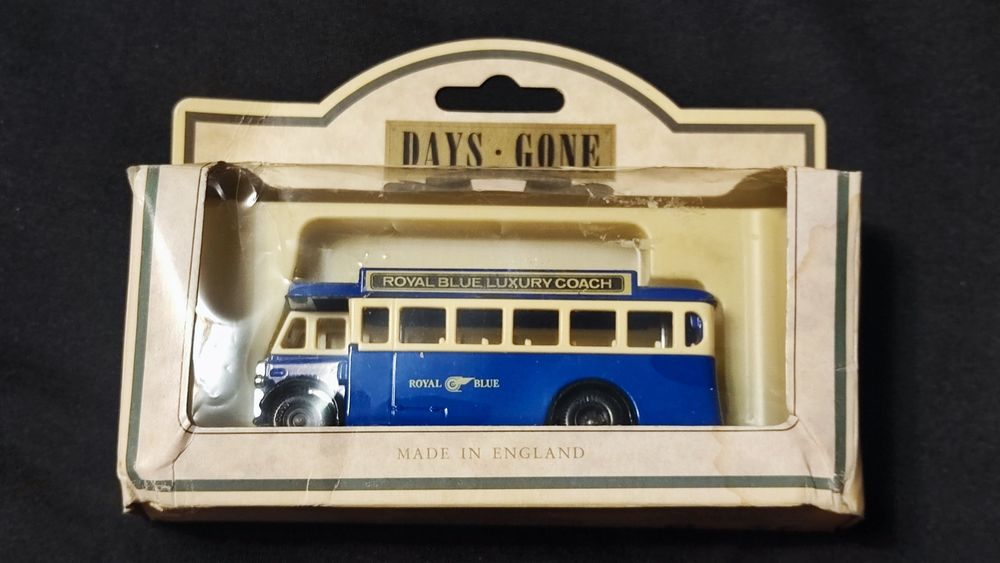 Литая модель автобуса AEC Regal от Lledo,