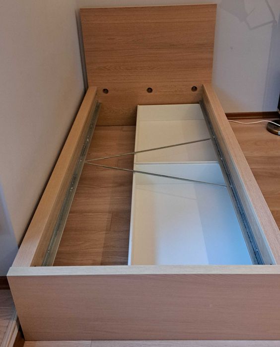 Łóżko Ikea MALM  90x200, szuflady, stelaż