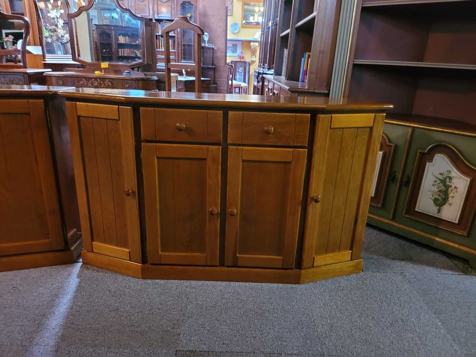 Solid Wood Console Table – Brand New Condition64584265654913121