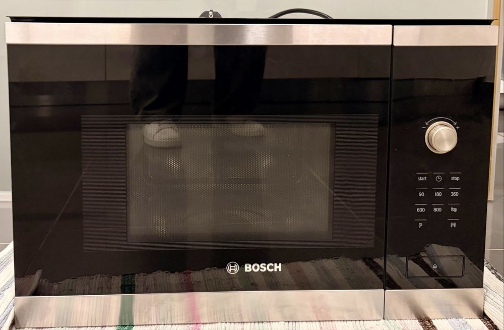 Microondas Bosch série 6 20L [P/ Peças]