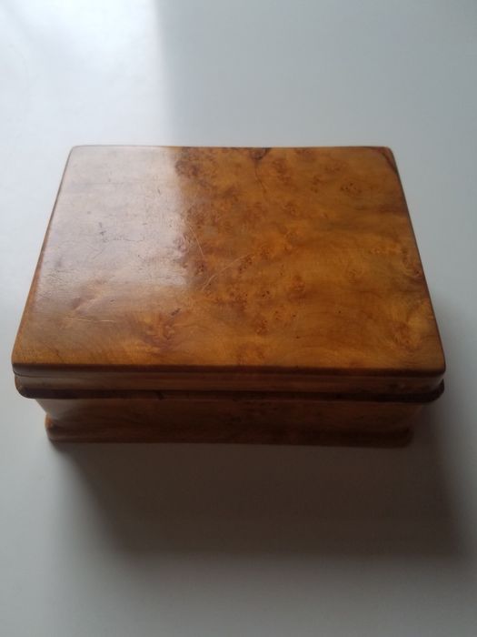 скринька з карельської берези