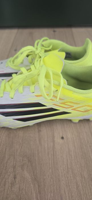 Chuteira adidas criança