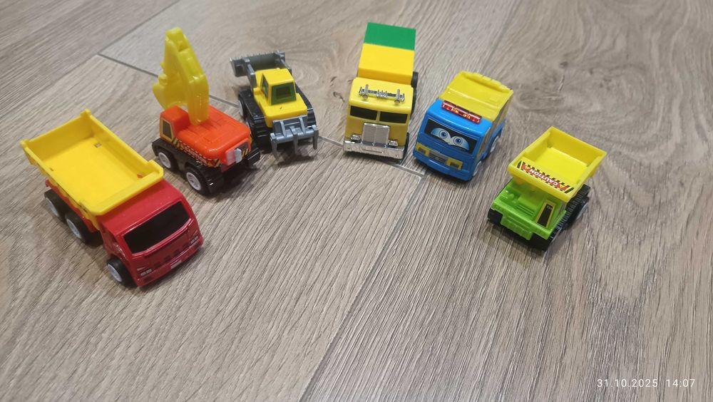 Дитячі машинки  будівельні, гоночні