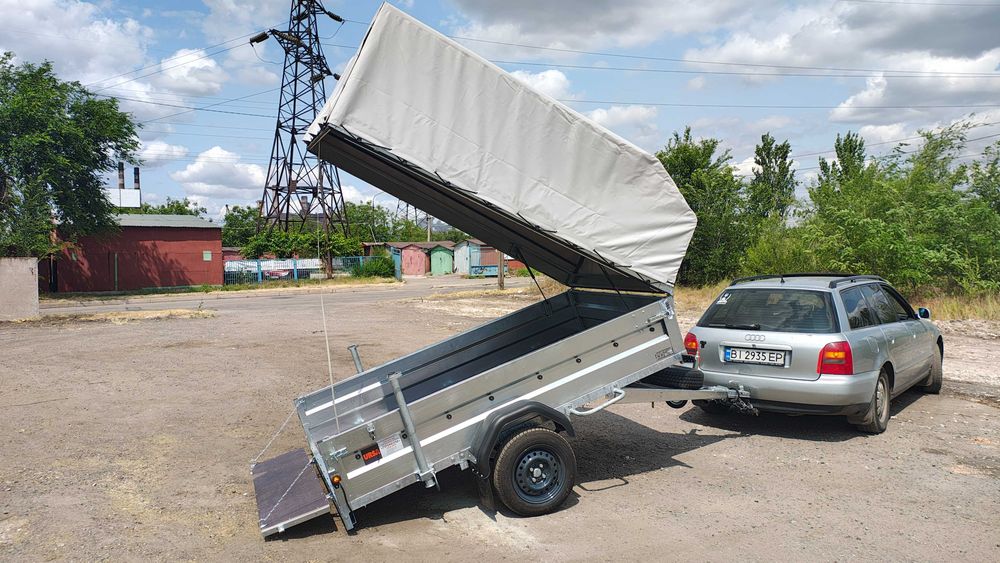 Причіп для перевезення квадроциклу.