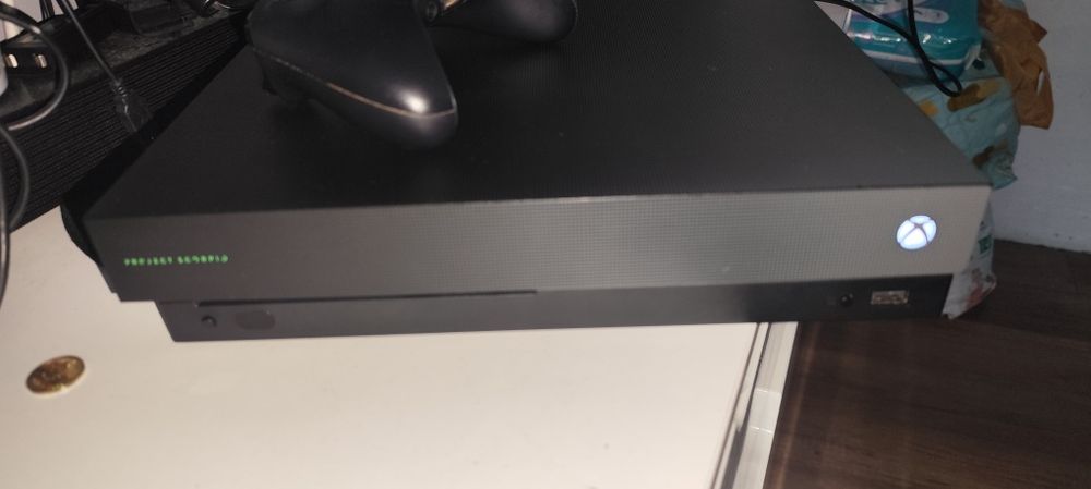 Xbox one x 1tb edycja project skorpion pad gra