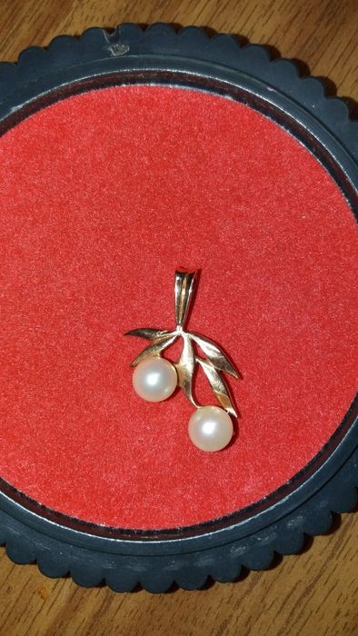 продам кулон из золота с жемчугом.