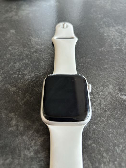 Apple watch series 8