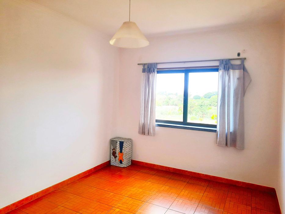 Seixal. Quarto para 1 pessoa. Em moradia.