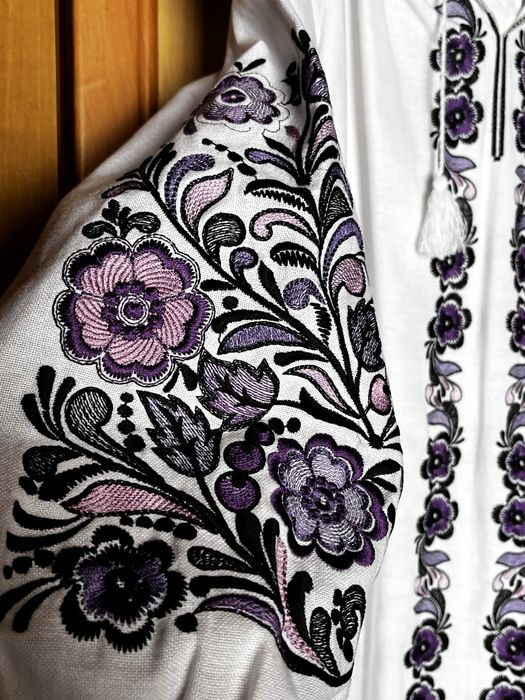 Продам вишиту сукню