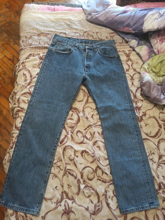 оригінальні фірмові джинси LEVIS розмір М 
чудовий стан без ньюансів