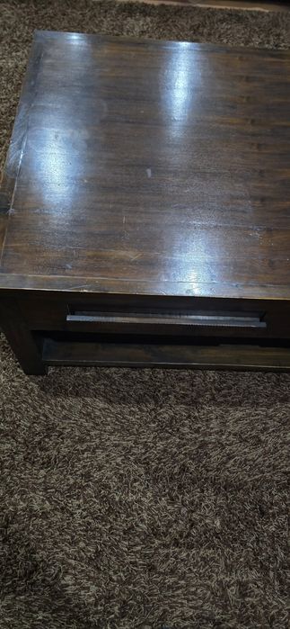 Mesa de sala de estar em madeira maciça