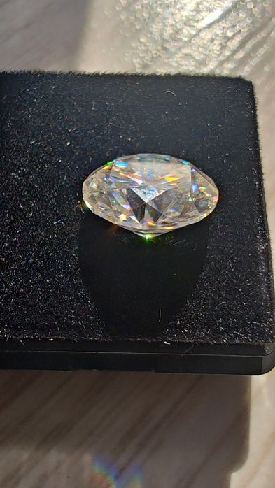 Kamień Moissanit z certyfikatem nowy 10 mm 4 ct D bezbarwny szlif