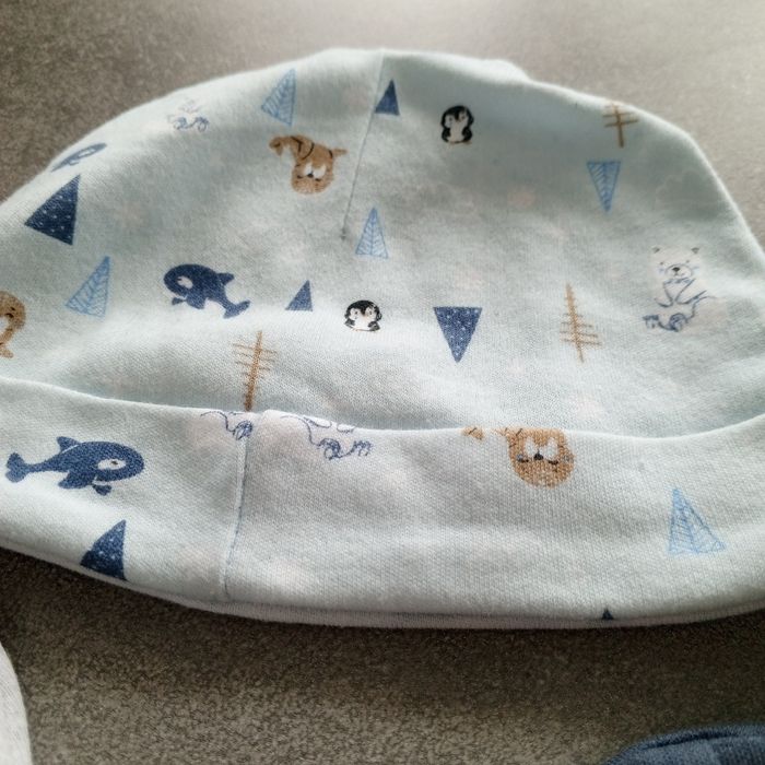 Trzy czapki 62-68 cm