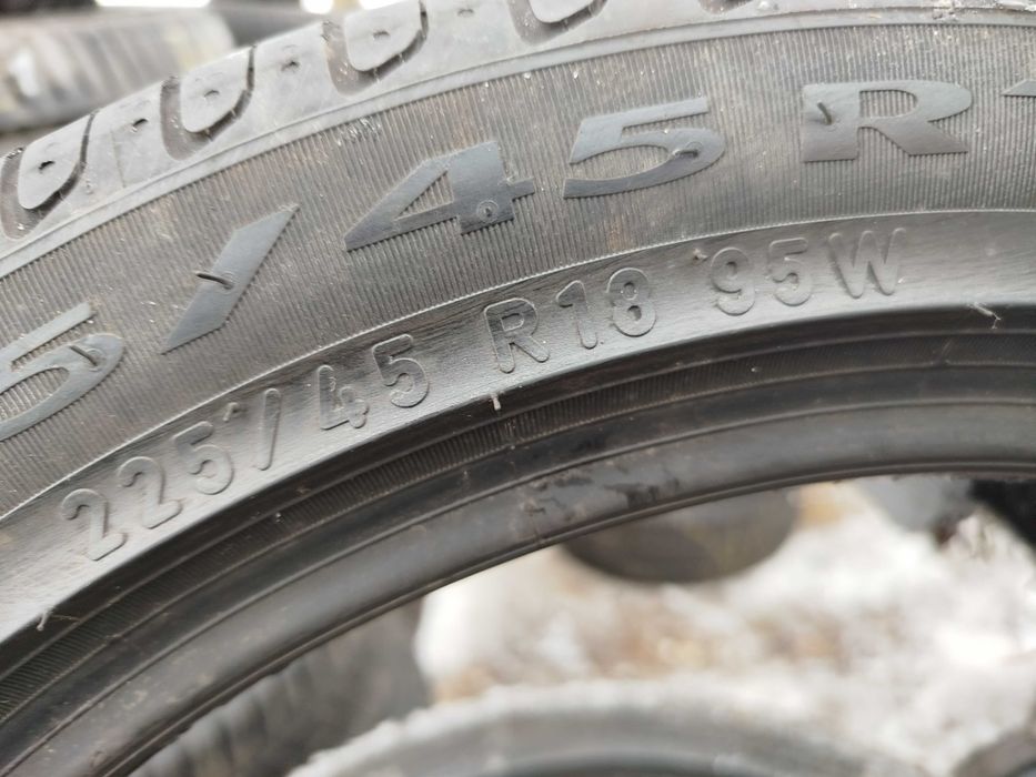 Opona używana 225/45R18 Pirelli Cinturato P7 1szt.