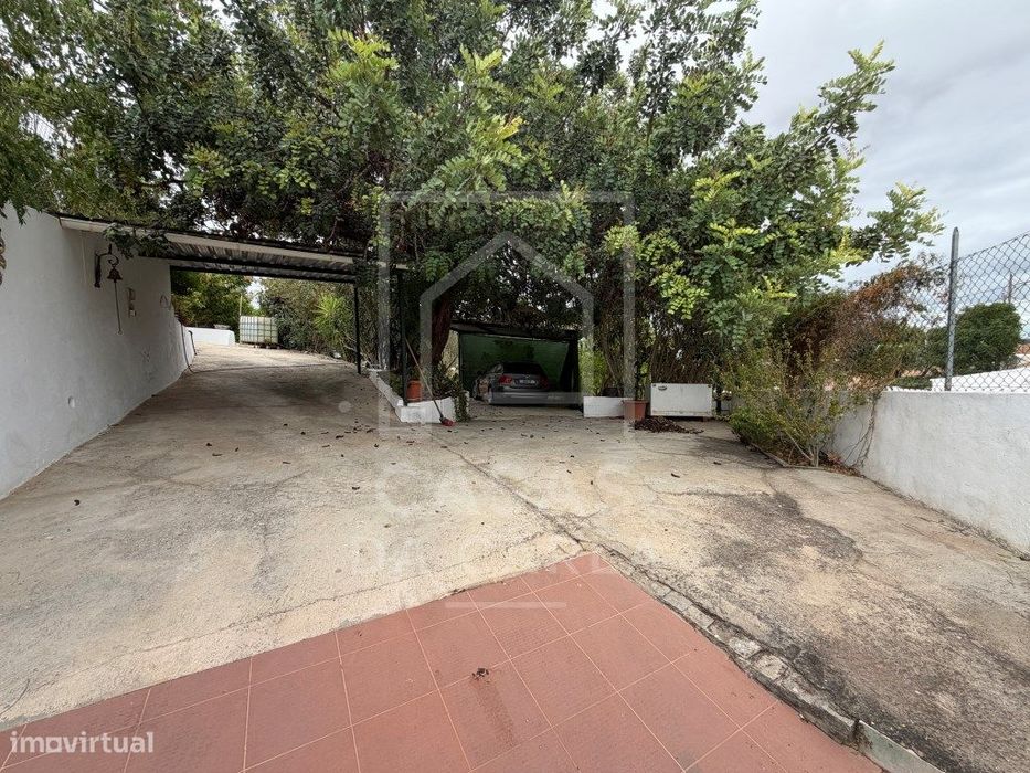 Propriedade T3 com Anexo T1+1 completamente renovada e jardim com 1...