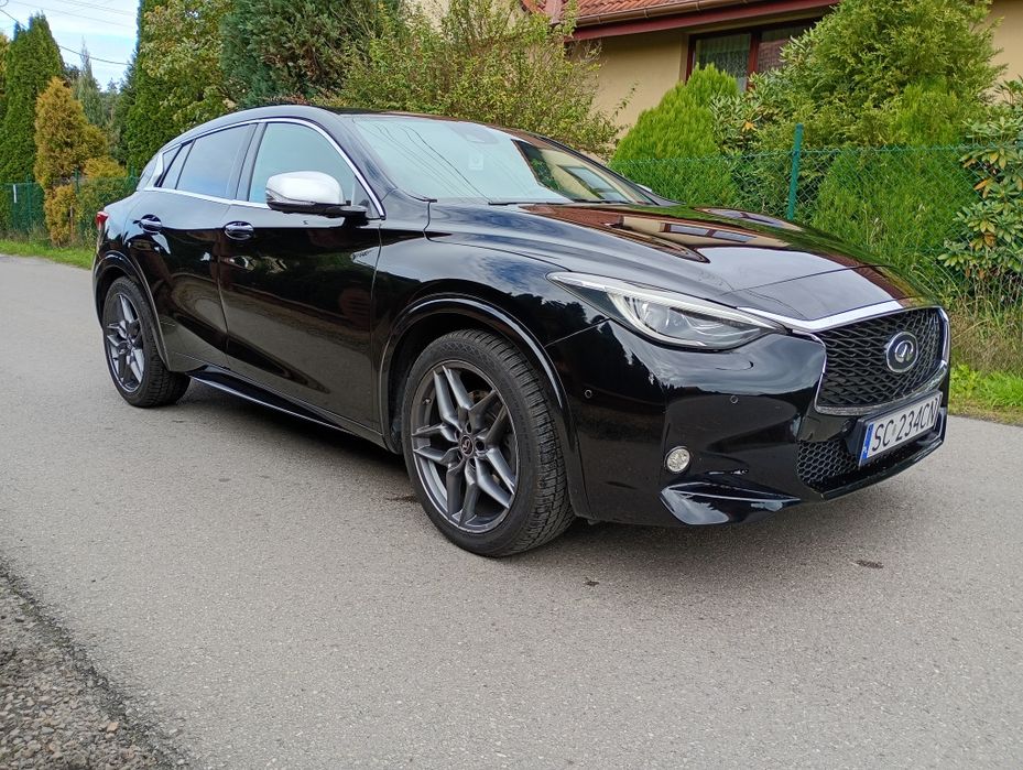 Infiniti Q30