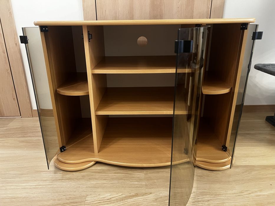 Szafka stojąca pod telewizor