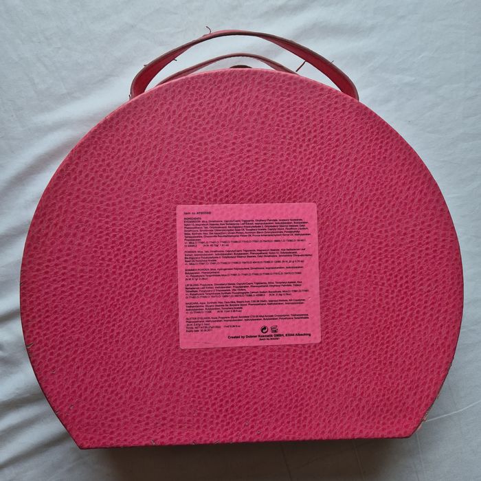 Stylowy kuferek na kosmetyki i pędzle