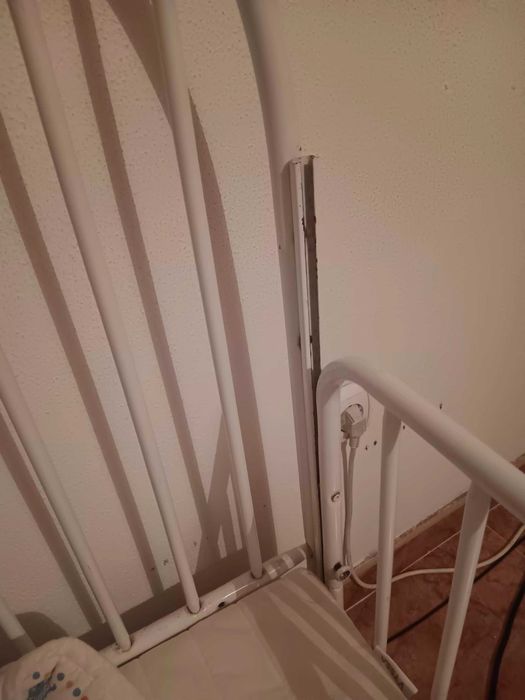 Cama de grades com rodas + colchao IKea