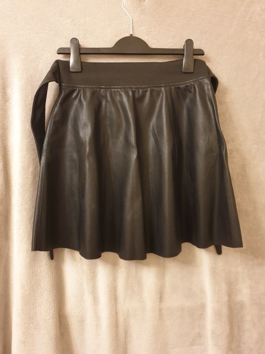 Czarna spódnica skórzana - M - vero moda