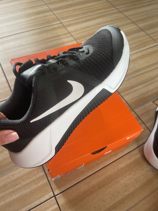 Продам кросівки NIKE MC TRAINER 3