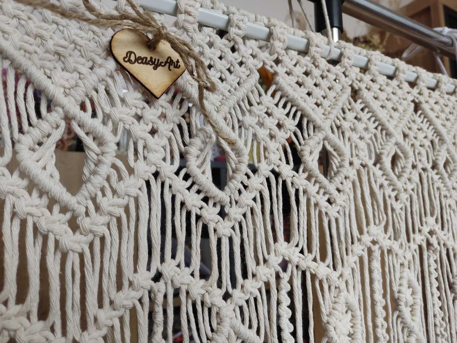 Makramowa firana do okna w stylu Boho