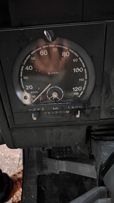 Camião Iveco com grua e basculante