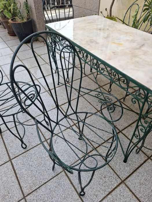 Mesa em ferro forjado com 6 cadeiras