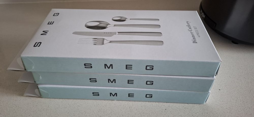 Conjunto talheres Smeg