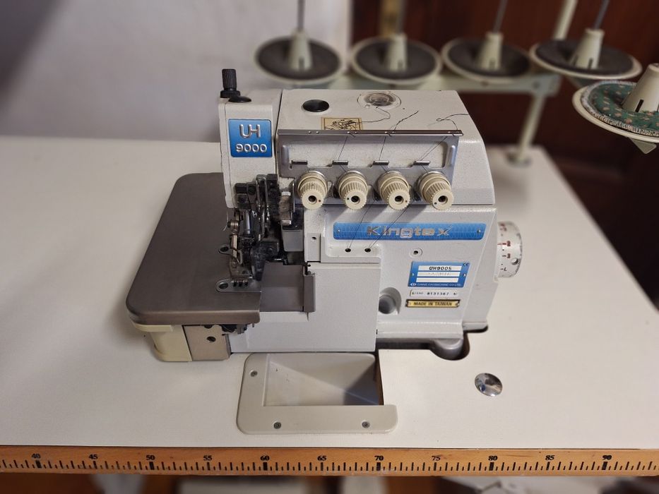 Máquina de corte e cose