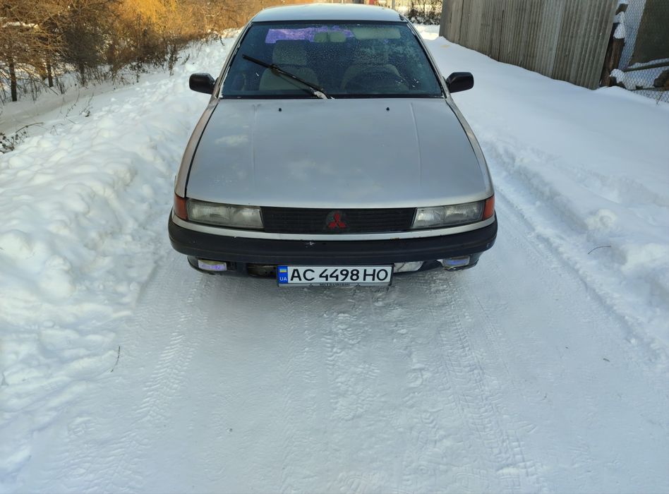 Продам простого надійного Японця Мітсубісі ланцер мотор 1.5 в хорошому стані КПП 5 ступка також все добре
Ходова в нормі 
Кузов цілий 
Пічка гріє всі ручки цілі все відкривається лобове ціле Салон на свої роки в доброму стані.
Стоять Титанові диски 
2 новий зимових колеса є форкоп.
Свіжа страховка тільки зроблена дійсна до Грудня 2027 року.
З документами все добре всі він коли читаються машину можна Переоформити без проблем.
Машина на повному ходу сів поїхав. Торг тільки біля машини.